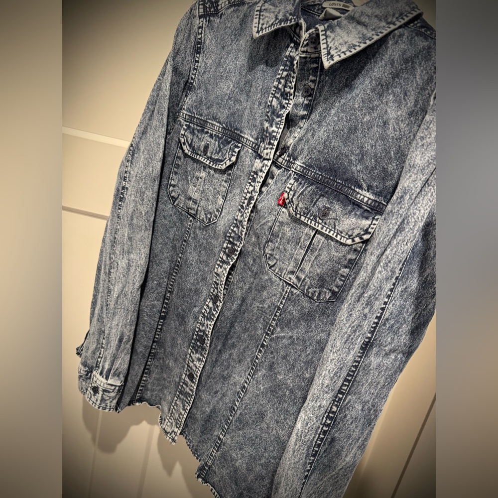 Levi’s Denim Button-Up Shirt - Picture 8 of 16